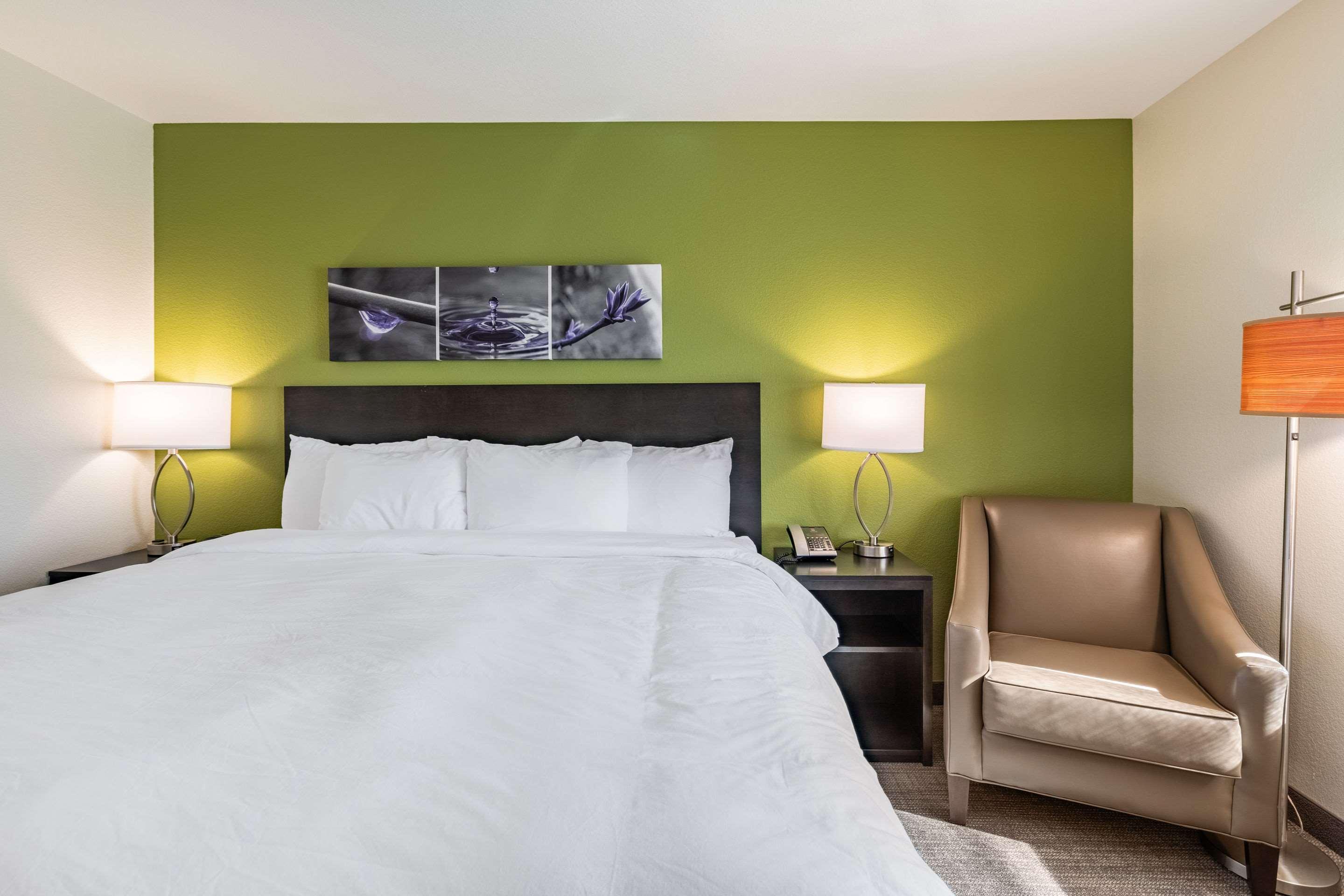 Sleep & Mt Hope Near Auction & Event Center Hotel 2*