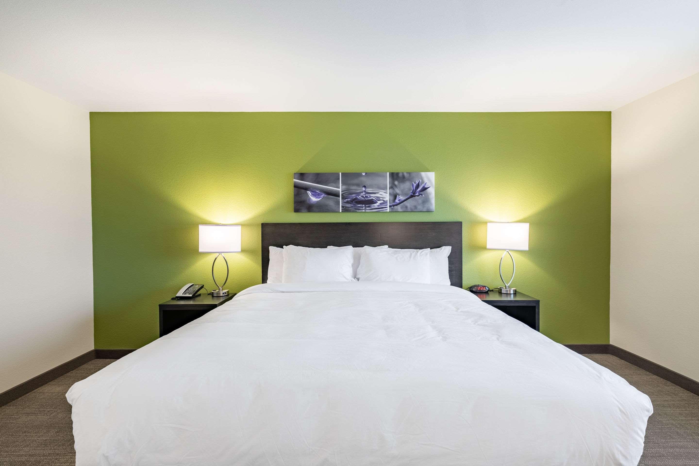 Sleep & Mt Hope Near Auction & Event Center 2*